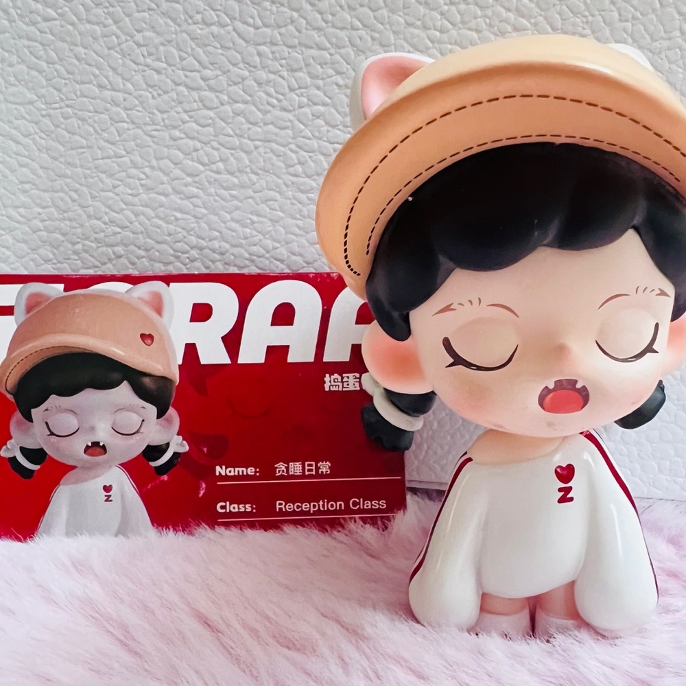 ❤️(Flawed) Zoraa series figure - “Sleepy Diary “